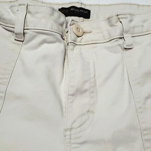Lee Legendary Regular Fit Cream Mid Rise Rolled Hem Utility Shorts - Picture 4 of 13